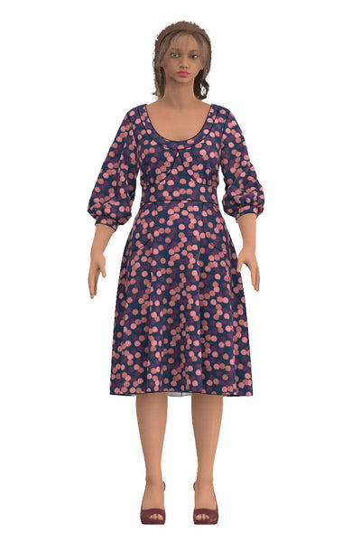 Rosa lila klockad klänning med print med paraplyer ovanifrån i regn som har puff vid ärm slut på tre fjärdedels ärm, djup rund hals fram och bak, skärning i midjan och rynk under byst, fickor, längd till under knä från märket Esther & Inez